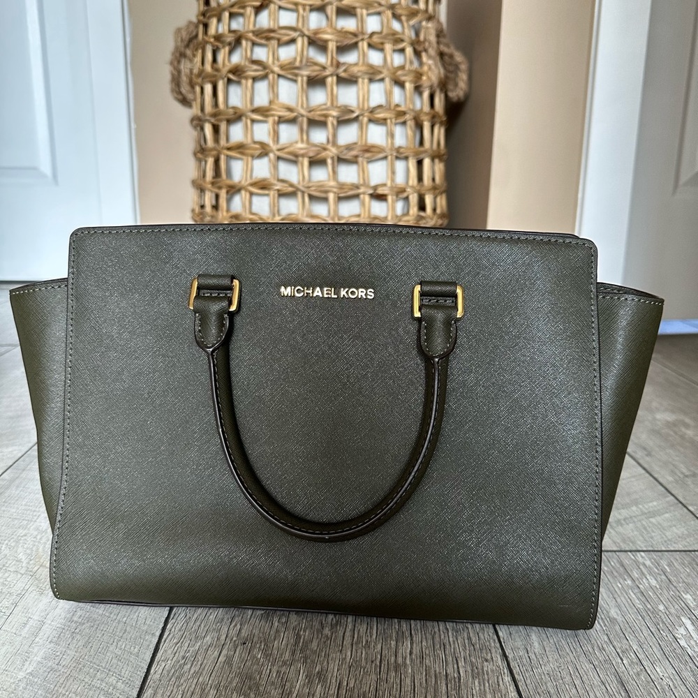 Michael Kors purse